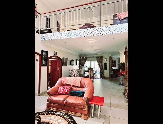 6 BEDROOM HOUSE FOR SALE IN ELDO VILLAGE